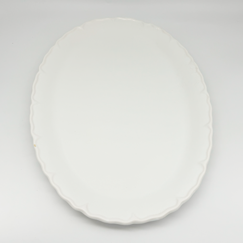 Travessa de louça oval borda detalhada